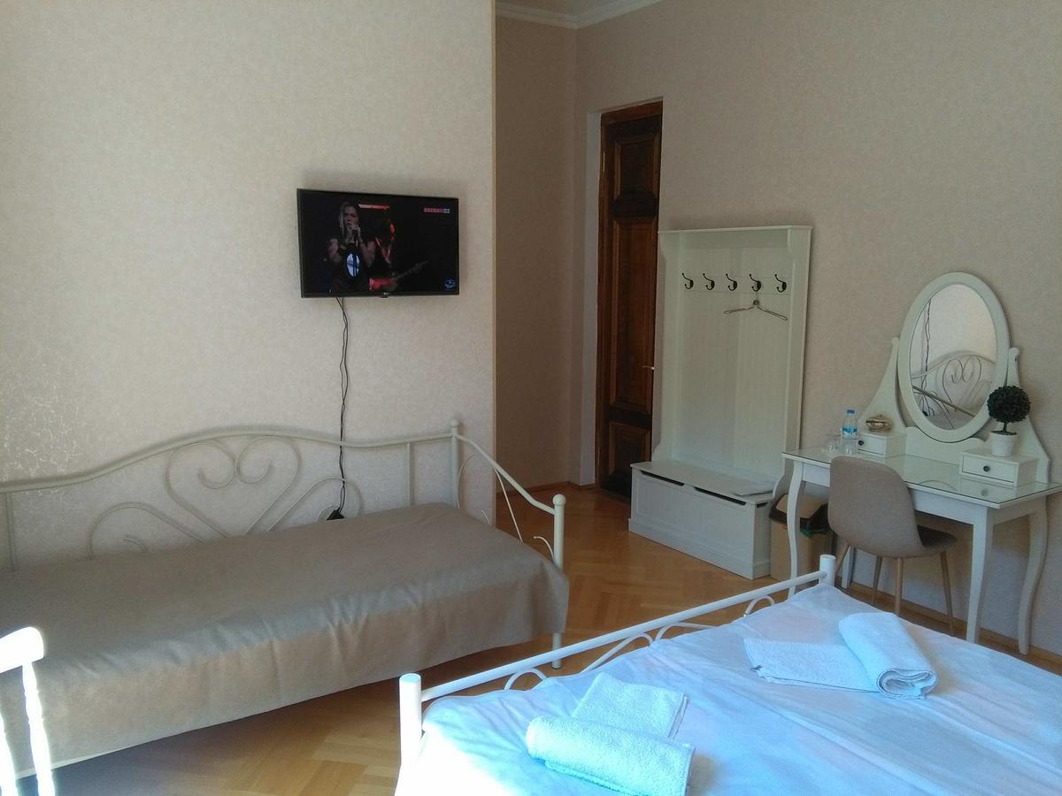 Omsi House Hotel Telavi Exterior photo