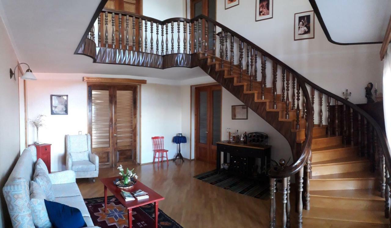 Omsi House Hotel Telavi Exterior photo