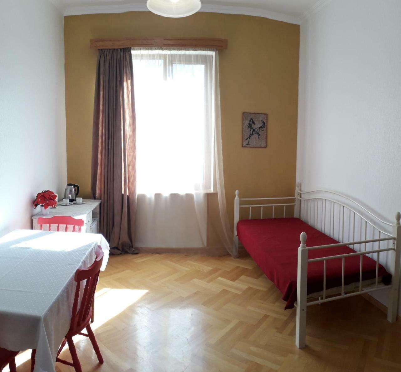 Omsi House Hotel Telavi Exterior photo