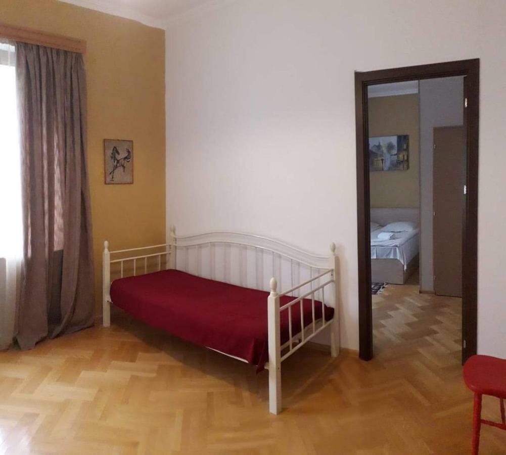Omsi House Hotel Telavi Exterior photo